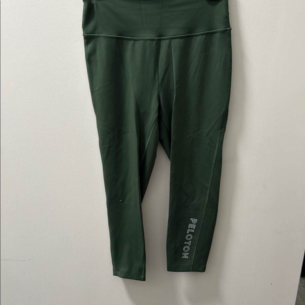 Peloton Green Capri Leggings Athletic Stretch Fit